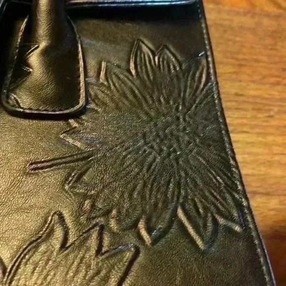 Diva black woman’s handbag. - Picture 8 of 9